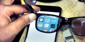 El Ghost Phone: La pantalla invisible salvo usando las gafas.