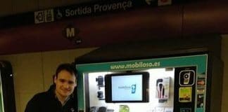 Mobiloso ofrece maquinas expendedoras con complementos de moda móvil.