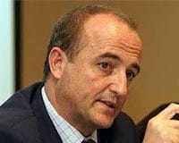 Nuevas medidas del Gobierno para incentivar la telefonia movil: Premiar a ayuntamientos que mejoren cobertura y conceder licencias de movil autonomicas para la expansión de operadores "patrioticos" o locales.