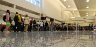 Si viajas a Estados Unidos o al Reino Unido: Ten batería o podrían pensar que eres terrorista PERO además… OJO con los datos de tu móvil.